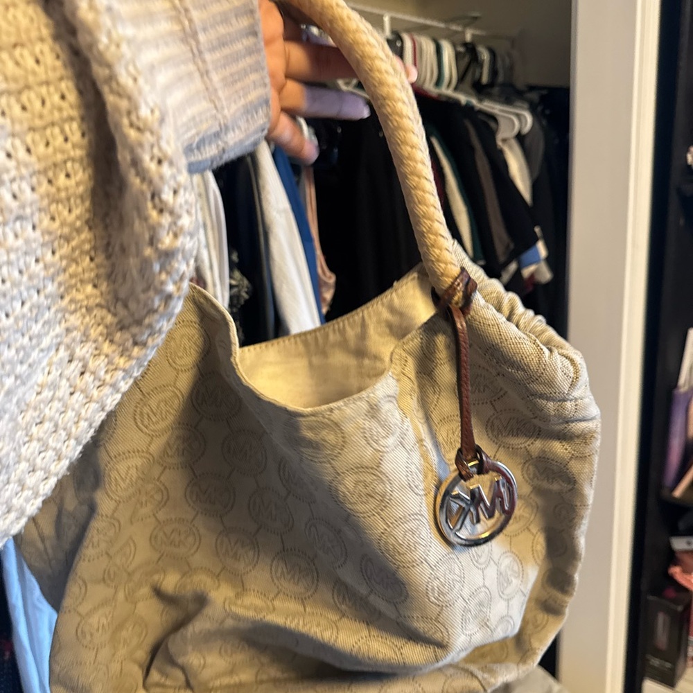 Michael Kors Cream Shoulder Bag with Luxurious Finish